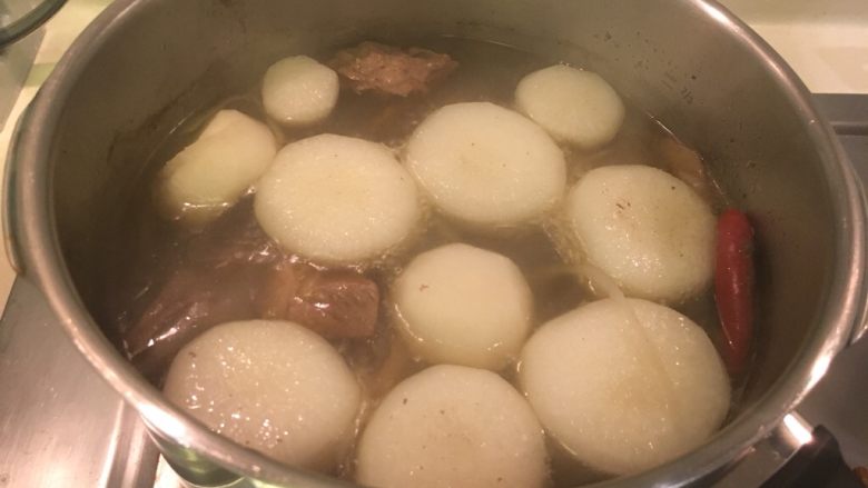 清炖白萝卜牛肉面,香喷喷的这一锅好喽!