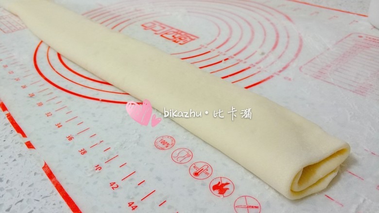 简易椰蓉花卷,接着折。