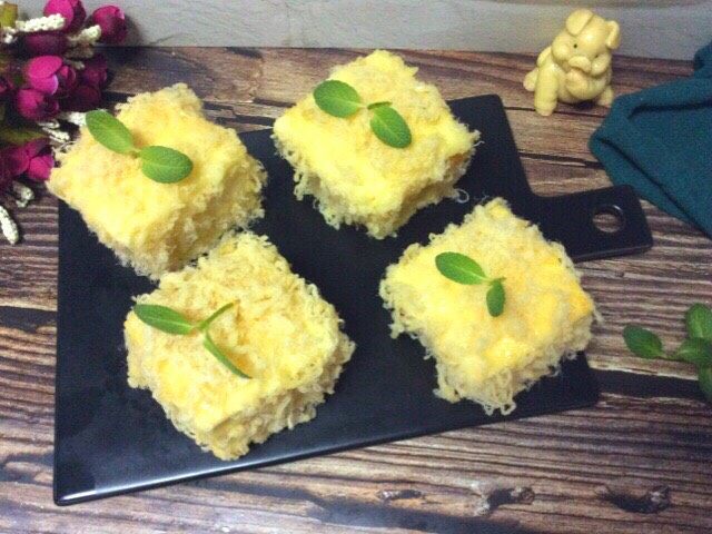 肉松沙拉酱小方蛋糕,好吃又好看的小方蛋糕,做好了,