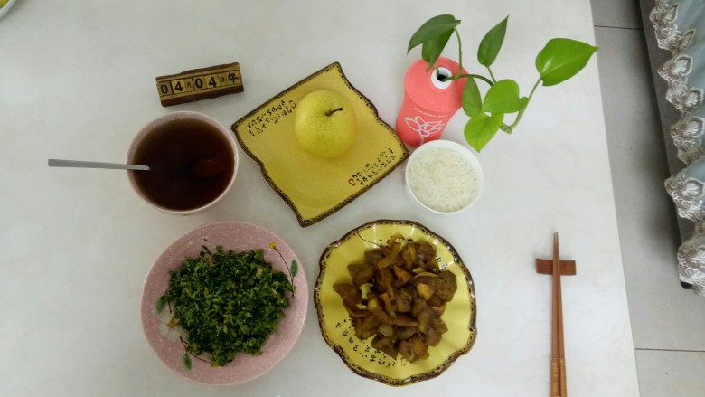 香椿炒鸡蛋,啦啦啦~开吃了。