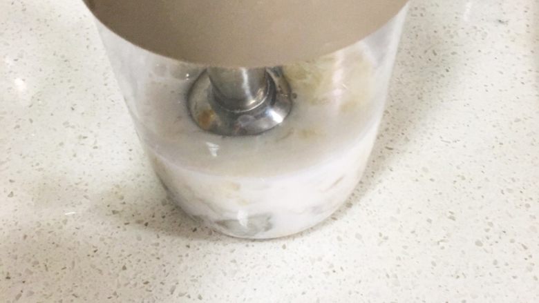 宝宝辅食10M➕:银耳花生牛奶,搅打成细腻的羹汁状