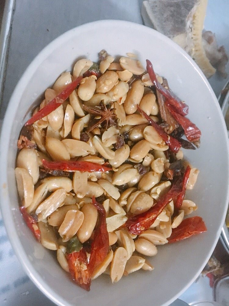 麻辣花生米,这是P过的啦!夜聊佳品。
