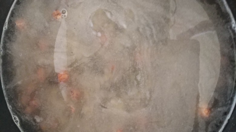 八宝粥,用清水把各种豆清洗干净