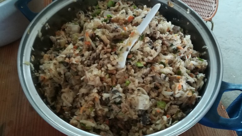 #客家美食#清明粄,我来的时候,婶子已经炒好馅了。其实馅很简单,你爱吃啥就加啥。