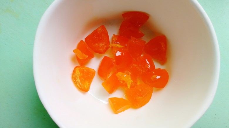珍珠丸子,<a style='color:red;display:inline-block;' href='/shicai/ 13'>咸鸭蛋</a>取出咸蛋黄,切小块