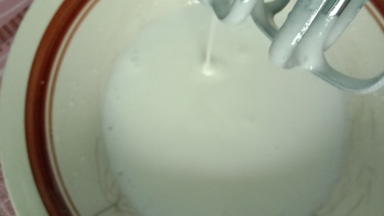 水嫩蒸蛋糕,有痕迹加入所有糖!