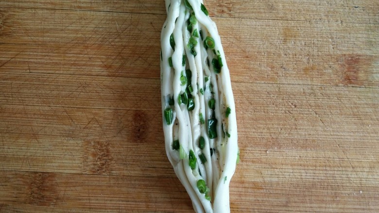 古早味麻酱红糖花卷&椒盐葱香花卷,上下两组叠起。(上面5条,下面5条)