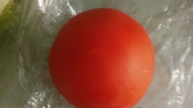 青菜沙拉,<a style='color:red;display:inline-block;' href='/shicai/ 3551'>西红柿</a>🍅洗净切块待用