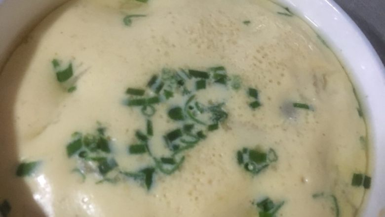 蛤蜊肉炖蛋,哈哈😄熟啦……
没有对比就没有伤害——朋友送的蛤蜊每个都肉肉的,不像饭店烧的花蛤炖蛋~那么瘦😬