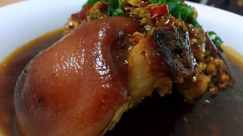 焦皮肘子,糯软而鲜美,味道棒棒哒