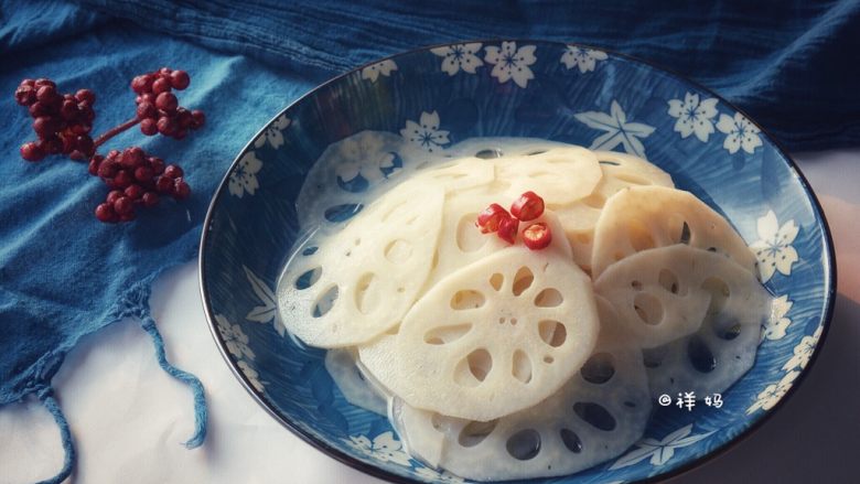 清新糖醋莲藕,撒上适量小米辣,一盘清新爽口的糖醋莲藕几时出锅。