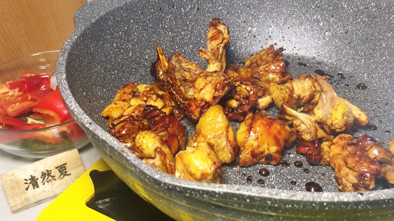 飘香大盘鸡,下鸡肉翻炒