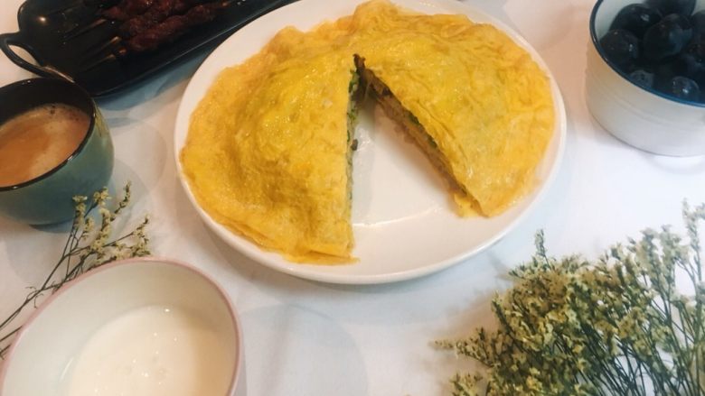 坚持做早餐的200天,千层蛋包饭~烤牛肉串~酸奶