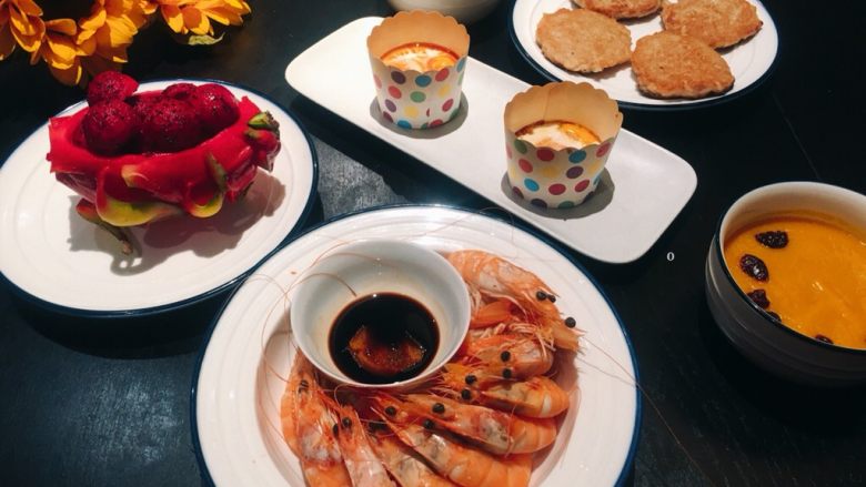 坚持做早餐的200天,白灼虾~南瓜牛奶泥~煎藕饼