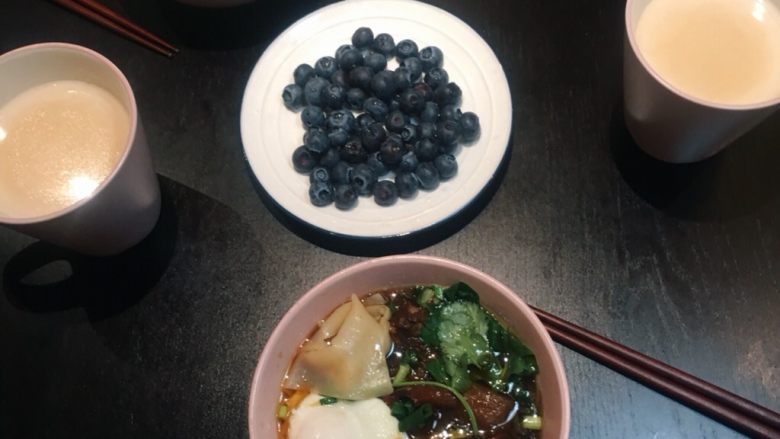 坚持做早餐的200天,牛肉抄手~斯里兰卡奶茶~蓝莓
