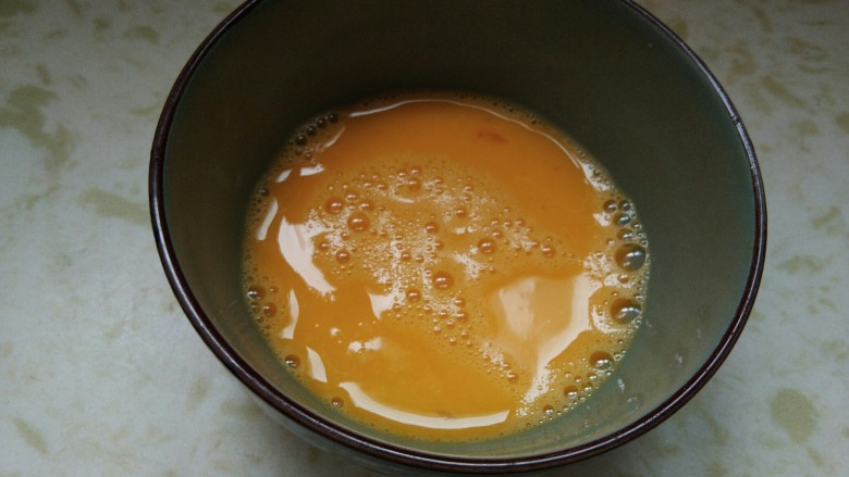 猪排沙拉饭,诱惑力百分百。,<a style='color:red;display:inline-block;' href='/shicai/ 9'>鸡蛋</a>打碎。