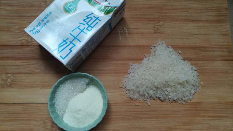 辅食计划+米布,材料真的是很简单很简单,这里因为家里的米刚好吃完没去买,所以用的是东北<a style='color:red;display:inline-block;' href='/shicai/ 492'>大米</a>,如果用香米的话,做出来的米布会更香