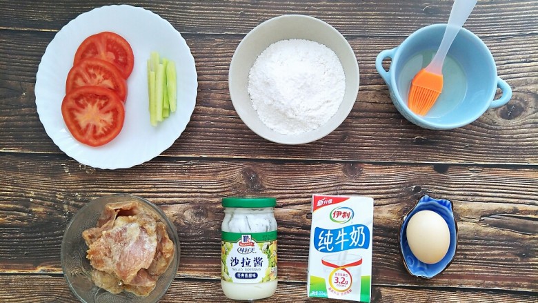 华夫饼版汉堡🍔,准备好各种食材。少了个<a style='color:red;display:inline-block;' href='/shicai/ 9'>鸡蛋</a>😂😂等下补上(<a style='color:red;display:inline-block;' href='/shicai/ 101'>鸡胸肉</a>我昨晚提前腌制的，我里面放了料酒.盐.食用油.黑胡椒粉.蚝油.酱油.生粉然后抓匀放冰箱冷藏)