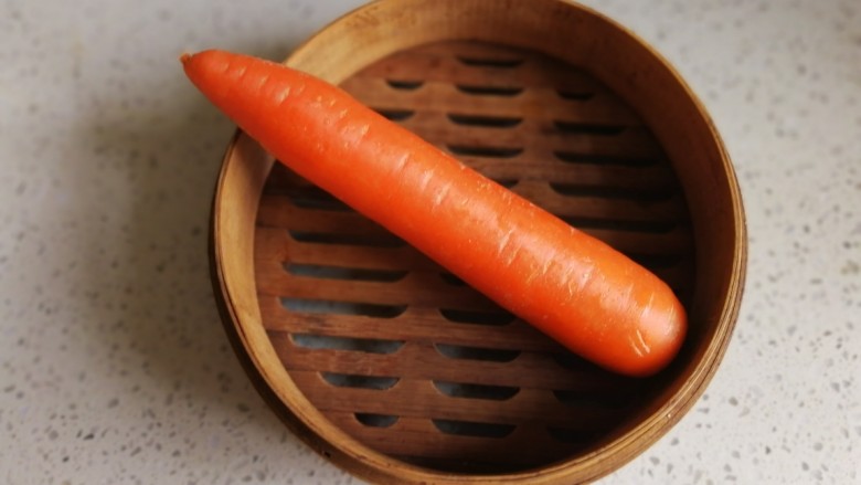 蒸胡萝卜丝,简单的食材,一根<a style='color:red;display:inline-block;' href='/shicai/ 25'>胡萝卜</a>就可以了