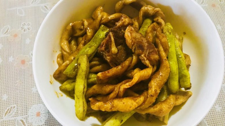 排骨豆角焖卷子,不知道你是不是也已经像我一样 迫不及待的想要吃两大碗呢???