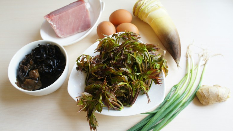 不一样的春卷(博山春卷),准备好所用食材,<a style='color:red;display:inline-block;' href='/shicai/ 233'>木耳</a>提前泡发。