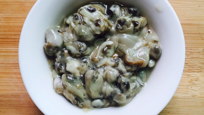 舌尖上的美食~蚵仔煎,新鲜<a style='color:red;display:inline-block;' href='/shicai/ 193'>牡蛎</a>