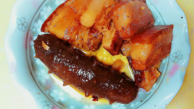滋阴补肾海参红烧肉,卤汁浓稠、海参入味、五花肉软烂,超级下饭,还能滋阴润燥益气补肾