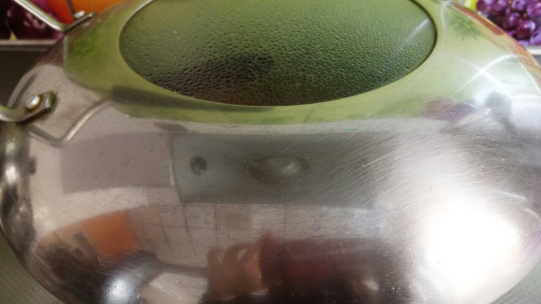 草莓罐头,再转小火,煮10分钟