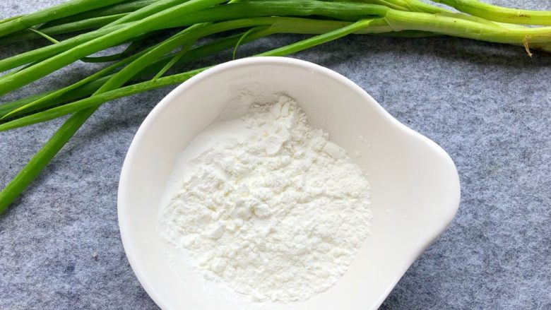 家常豆腐,淀粉10g，<a style='color:red;display:inline-block;' href='/shicai/ 3250'>葱</a>20g