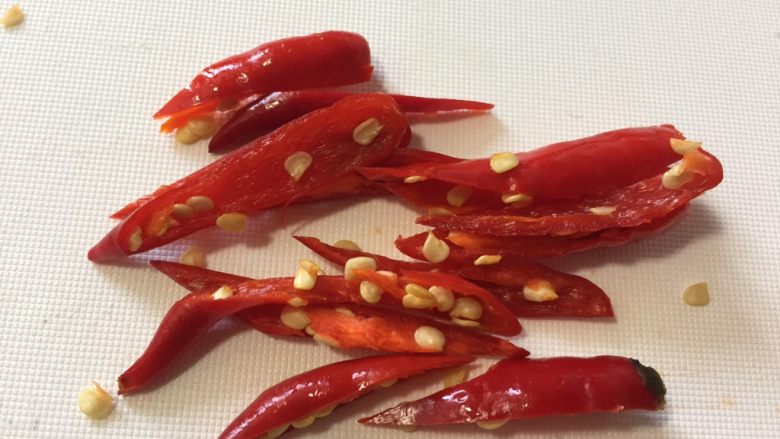 麻辣金针菇,<a style='color:red;display:inline-block;' href='/shicai/ 3446'>红尖椒</a>切丝