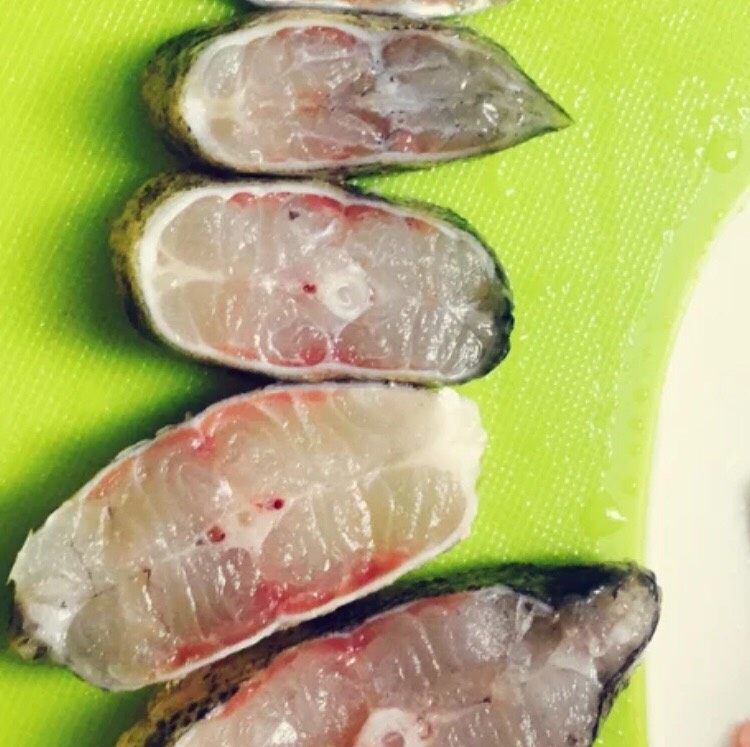 不一样的孔雀开屏鱼,武昌鱼,鲑鱼,切开就是这样😊这里我放的是鲑鱼的图片