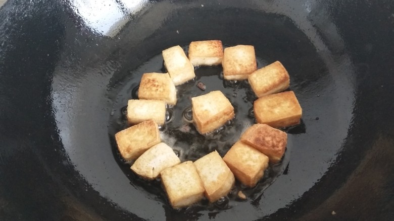 鸡蛋豆腐塌,稍微摆在周围