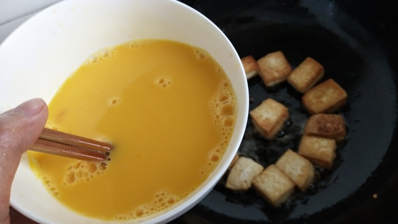 鸡蛋豆腐塌,浇在豆腐上