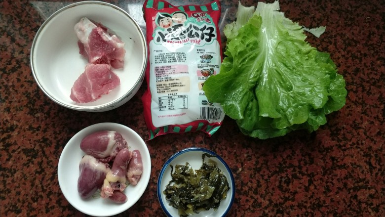 潮汕系列~酸菜米粉,首先把食材准备好