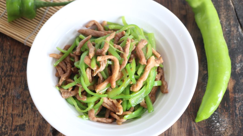 尖椒炒肉丝,香辣美味,非常下饭哦!