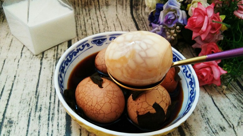 爆裂纹茶叶蛋，早餐来两个。
