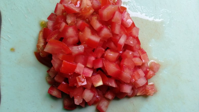 自制懒人面条,
不用揉面,不用擀面,<a style='color:red;display:inline-block;' href='/shicai/ 59'>番茄</a>切丁