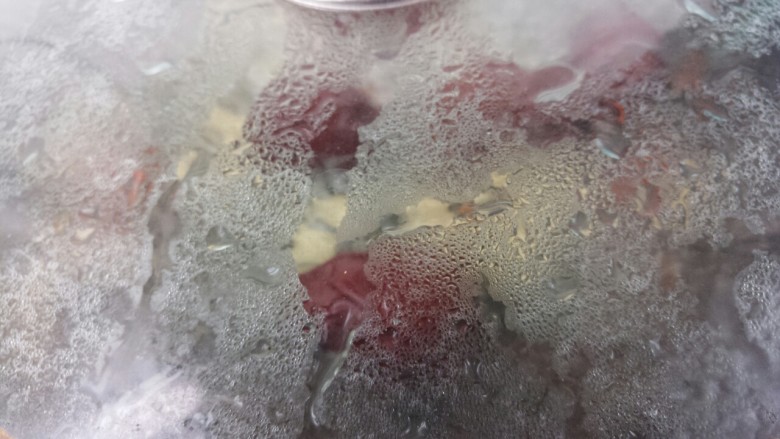 红糖花生大枣汤,大火煮开,再转小火焖