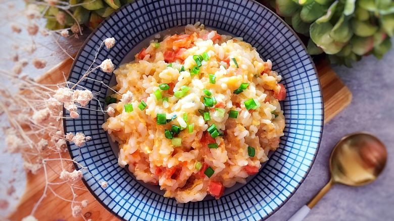 蒜香番茄鸡蛋泡炒饭,无法言语的美味(❀ฺ´∀`❀ฺ)ノ