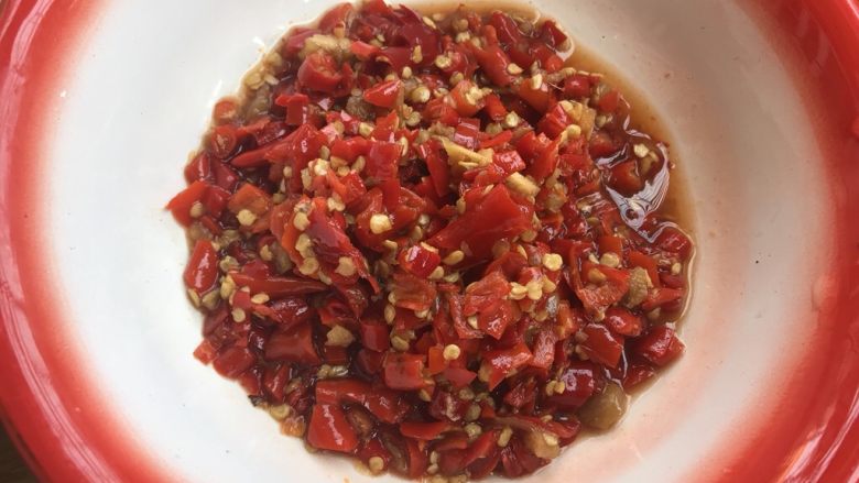 鲜嫩辣滑的快手硬菜,剁椒鱼头,称好<a style='color:red;display:inline-block;' href='/shicai/ 803'>剁椒</a>。