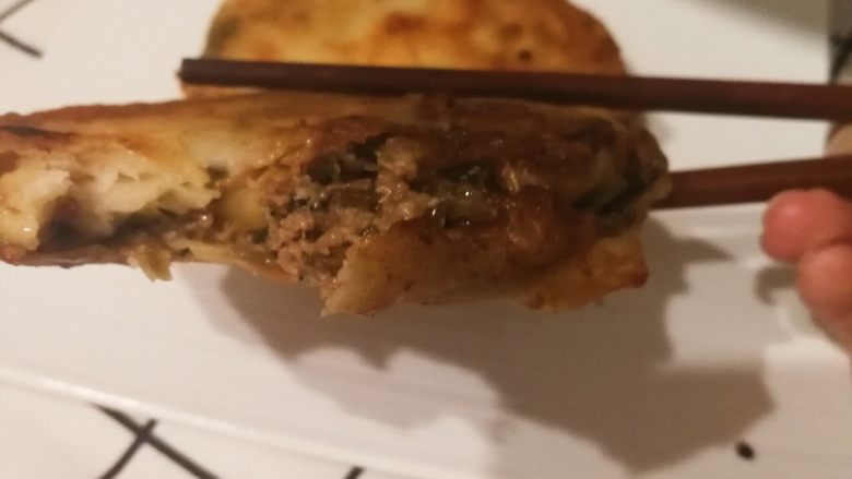 酥脆葱肉+梅干菜肉饼,梅干菜馅的，咸中带甜，口感非常好