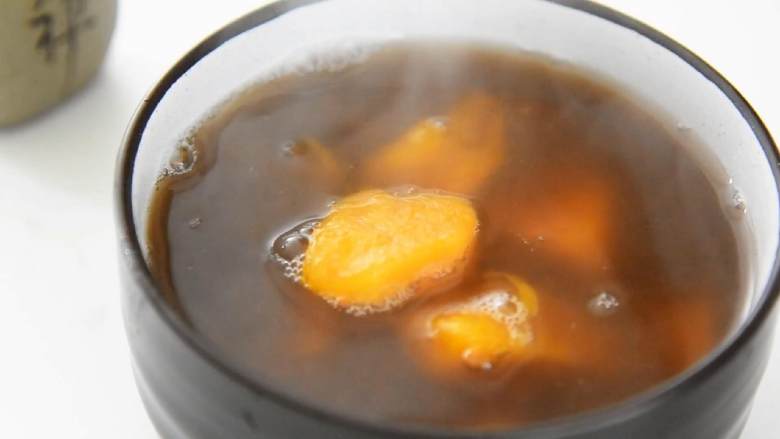 这款红豆陈皮番薯汤,解决胃口不开、帮助消化,冰镇热饮都好喝,
热乎乎的红豆陈皮番薯汤,暖心又暖胃。