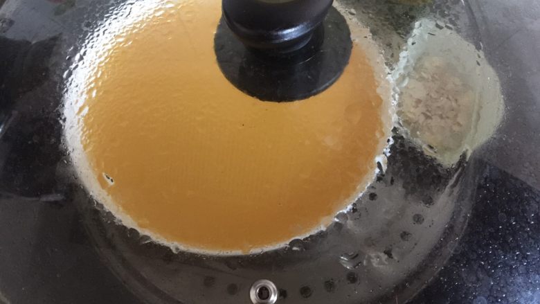 瑶柱(干贝)蒸蛋,冷水上锅水开后转中火,水开后计时7分钟焖2分钟。如果是比较深的碗,两个蛋大概在8-9分钟