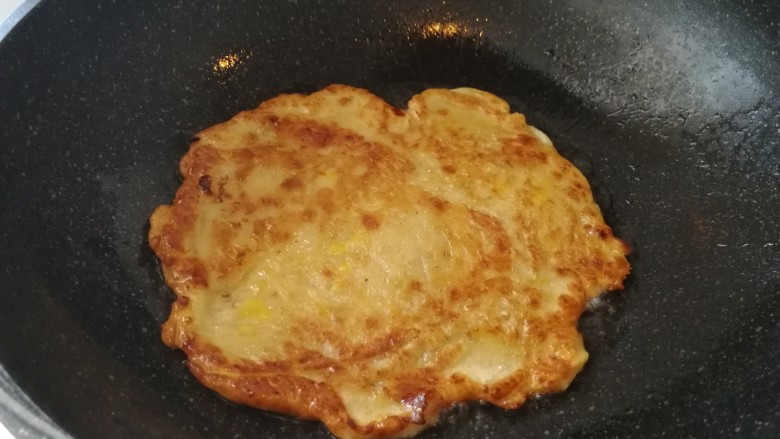 糯米香蕉派(排),翻个继续烙至金黄色