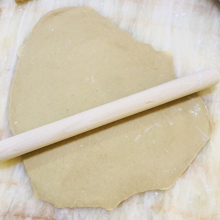 红糖馒头咖啡馒头,忘记照发面的照片了🤣🤣🤣面团发酵大概20分钟,发至两倍大左右~~把面团杆平
