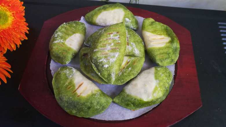 好看更好吃的翡翠白菜煎饺,真心感谢儿子的提议,要不是因为他,我真不知道什么时候才能尝试这道美食呢。