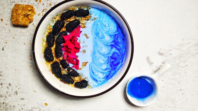 青花瓷~Smoothie bowl,原谅我的画工稍差😄!