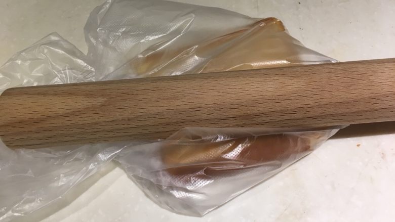 猪肉串串,装进口袋里,擀面棍帮忙擀碎击碎都可!
