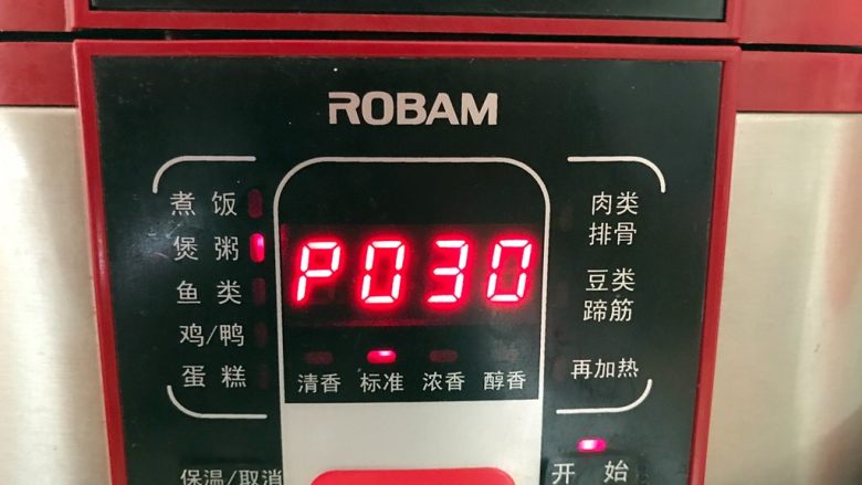 双薯红枣甜粥,盖好电高压锅锅盖,选择煲粥功能,按下开始,你就可以安心的去做其他事情了
