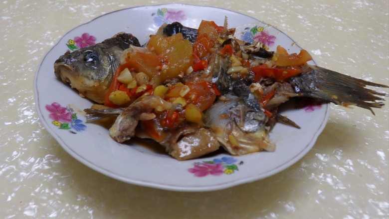 劲辣糖醋鱼,美味的劲辣糖醋鱼完成,这道菜可以让你尝尽酸甜辣,喜欢的宝宝们麻烦点个赞哦。